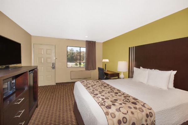 Days Inn by Wyndham San Jose Airport image 36